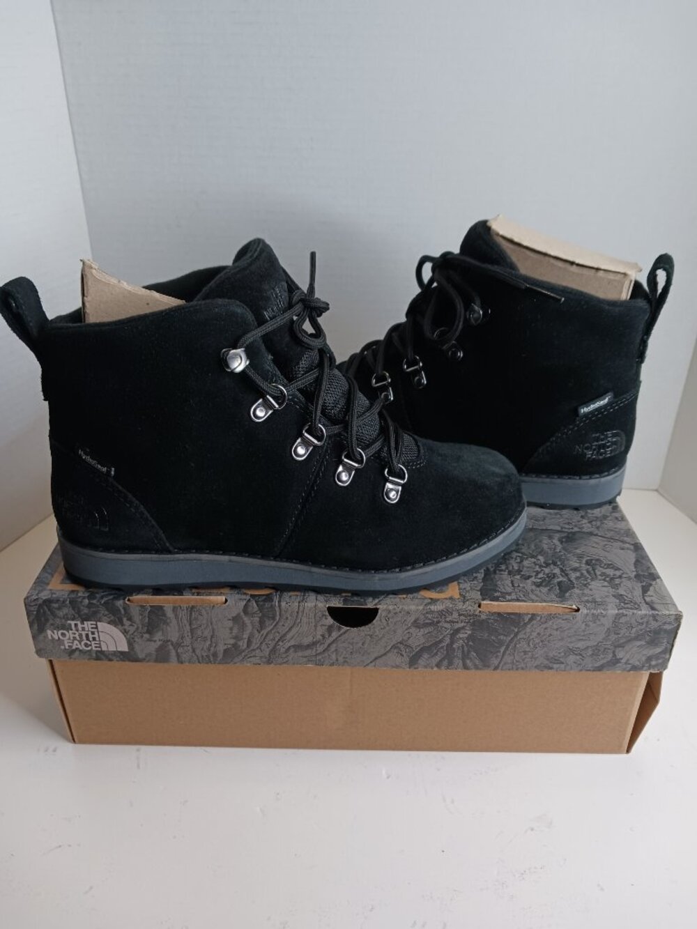 The North Face Big Boy Winter Boot Black Suede size 4M